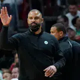 Ime Udoka es el nuevo entrenador de Rockets