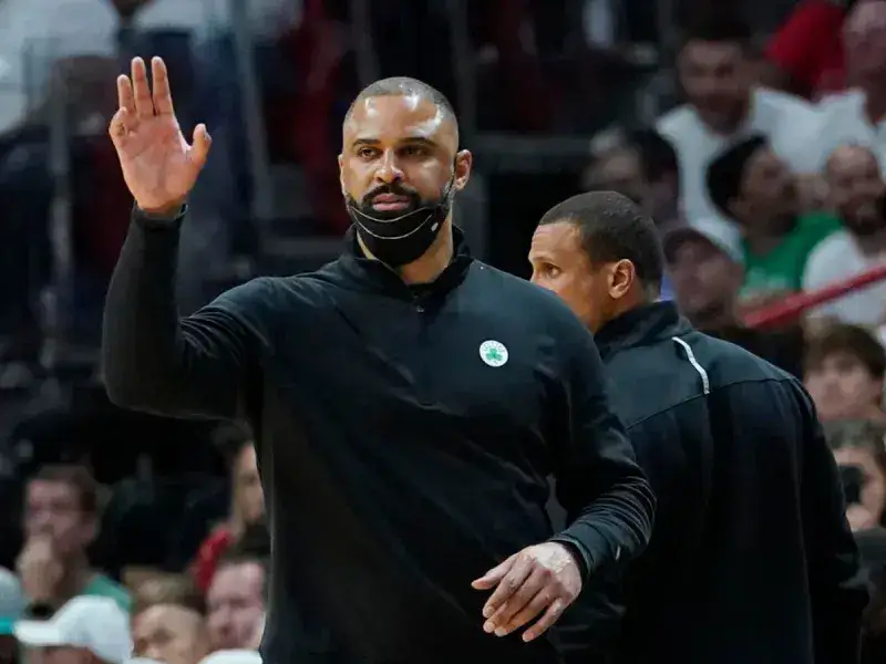 Ime Udoka es el nuevo entrenador de Rockets
