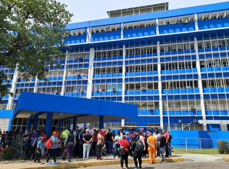 Instalan sistema de aire acondicionado de 160 toneladas en hospital de Lagunillas