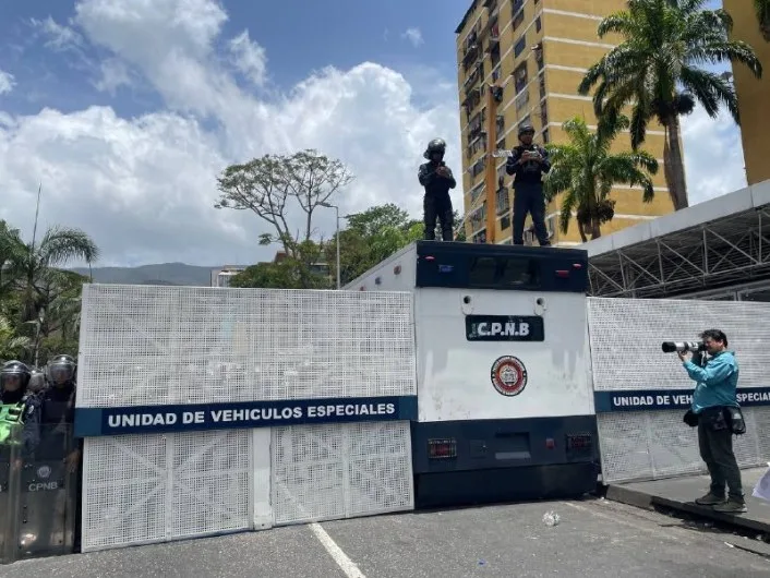Familiares de presos políticos protestaron frente al cerco