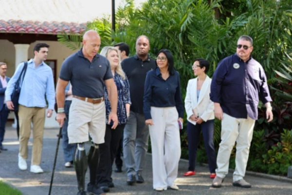 Congresistas de EE. UU. revisan seguridad bilateral en Caracas