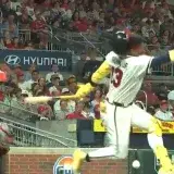 Ronald Acuña Jr. esquiva la fractura tras recibir fuerte golpe