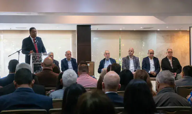 Alcaldía evalúa propuestas para Maracaibo en conversatorio