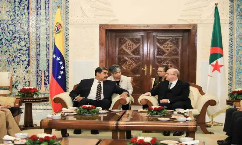 Maduro efectúa escala técnica en Argel al regreso de su visita a China