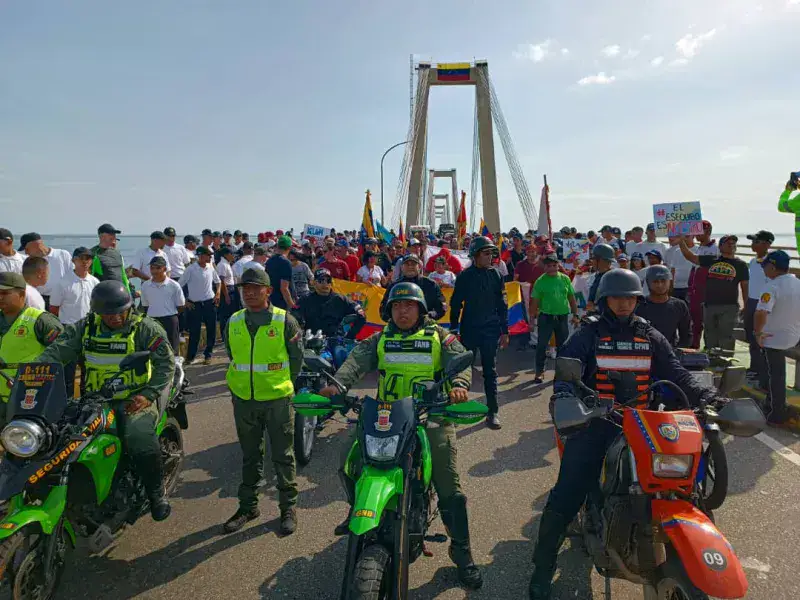 Marcharon por el puente sobre el Lago en defensa del Esequibo