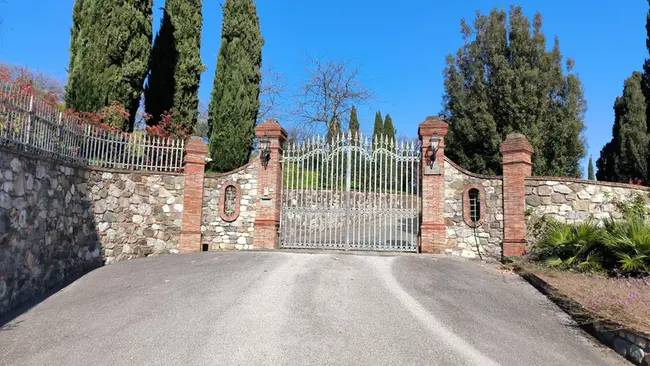 Italia incauta mansión de € 6 millones de Maikel Moreno en la Toscana