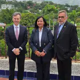 Dinorah Figuera agradece a John Barrett por reunión en Caracas