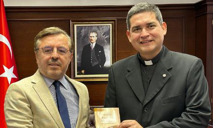 El Papa nombra al venezolano Javier Fernández nuevo jefe de protocolo