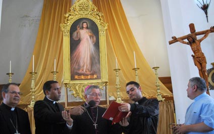Clez visita al Diario La Verdad para honrar su 25 aniversario