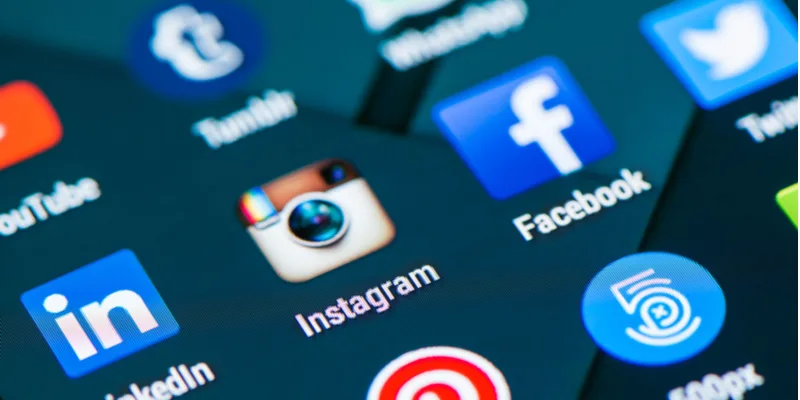 EU propone edad mínima de 13 años para usar redes sociales