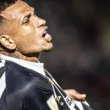 Rómulo Otero le dio el triunfo al Santos en el inicio del Paulista
