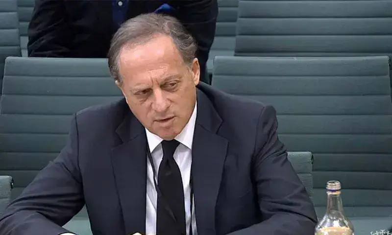 Presidente de la BBC renuncia por polémica en su nombramiento