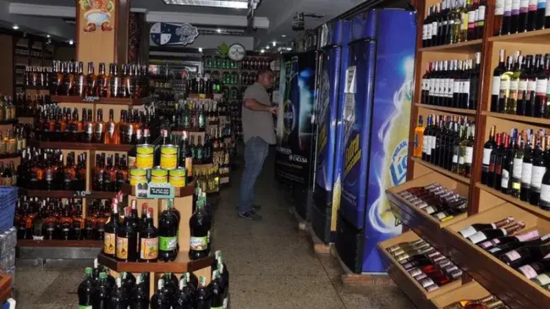 Suspenden por siete días la venta de alcohol en todo el país por duelo nacional