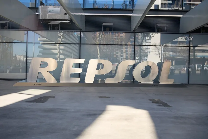Venezuela y Repsol acuerdan explorar gas y petróleo en la costa oriental de Maracaibo