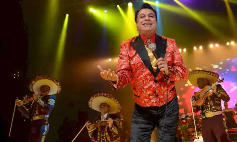 Juan Gabriel le canta a México en primer sencillo de álbum póstumo