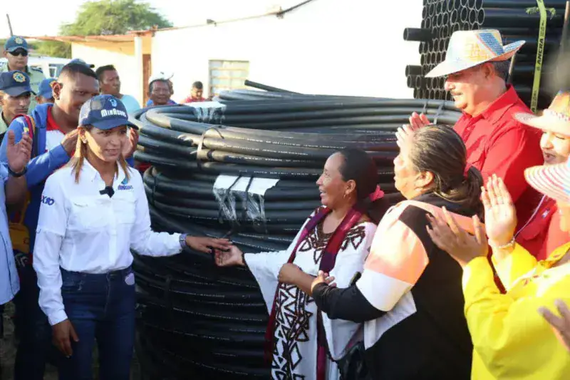 Entregaron 2.000 metros de tubería para acueducto La Sibucara en Maracaibo
