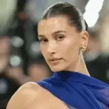 Espresso Glaze: el castaño oscuro de Hailey Bieber que arrasa