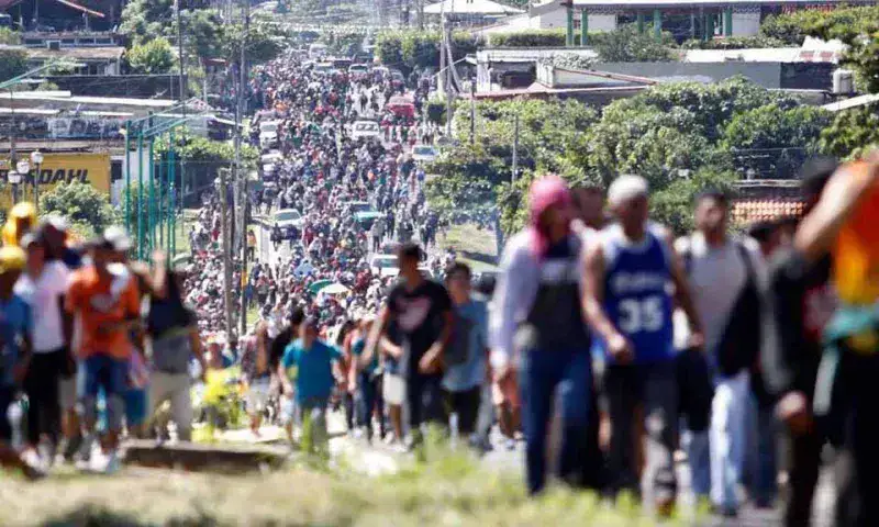 Caos en frontera mexicana ante récord de peticiones de refugio de migrantes