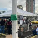 Más de 90 barberos ofrecieron cortes a cambio de insumos en la Plaza Monumental