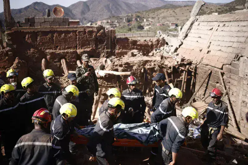 Bomberos abandonan Marruecos sin esperanza de hallar supervivientes