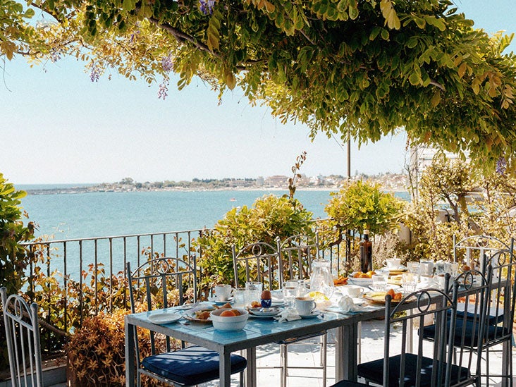 Mediterranean and low-fat diets may be best at lowering risk of death, heart attacks