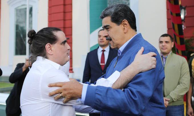 Maduro dice que su "amigo" Álex Saab tiene "muchas cosas que contar"