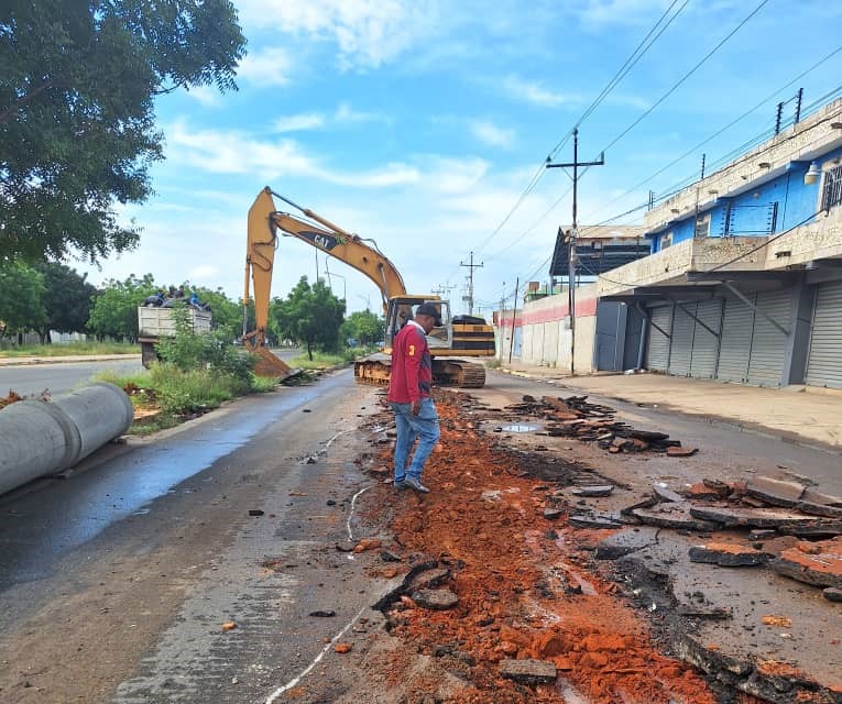 Sustituyen colector de aguas servidas al Oeste de Maracaibo