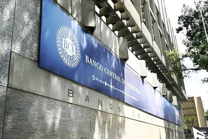 BCV inyecta casi 1.9 millones y ajusta precios