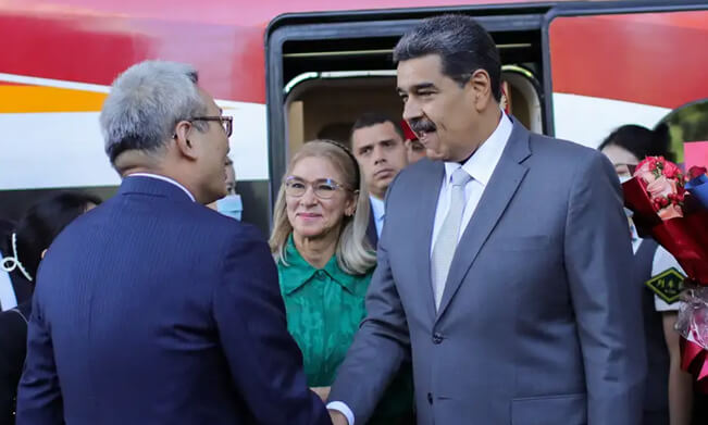 Nicolás Maduro llega a Pekín en su cuarta parada en China