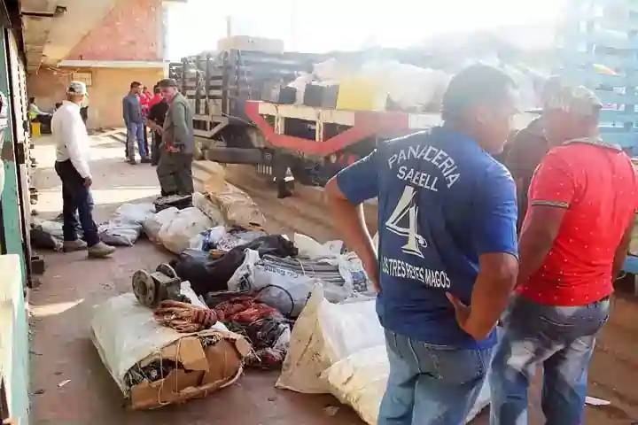 Detenidas cuatro personas por traficar 25 toneladas de cableado a Colombia