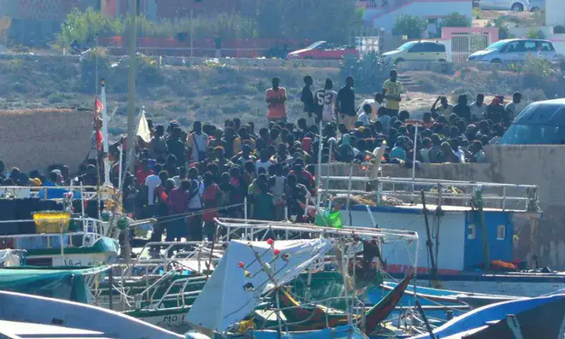 Más de 5 mil personas llegan a Lampedusa en 110 desembarcos en 24 horas