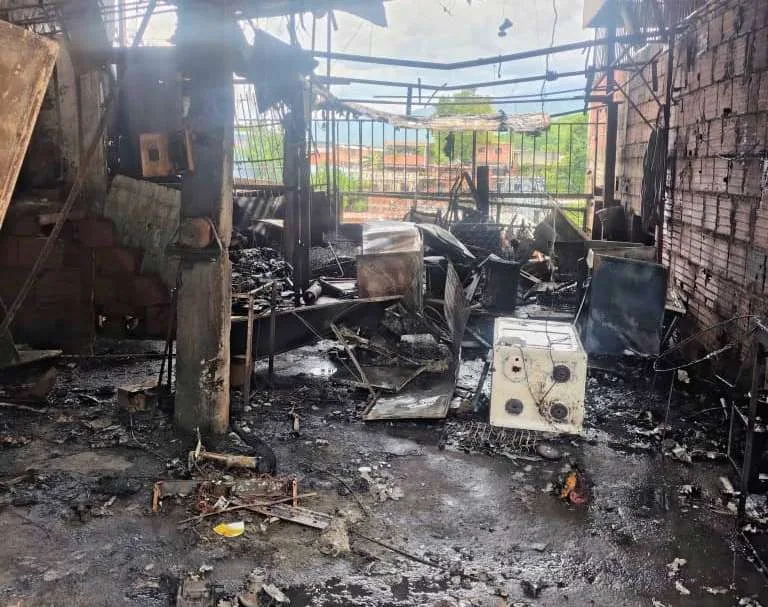 Incendio en Guatire dañó dos casas y no dejó heridos