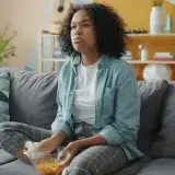 Sentarse sin pausas eleva el riesgo de cáncer