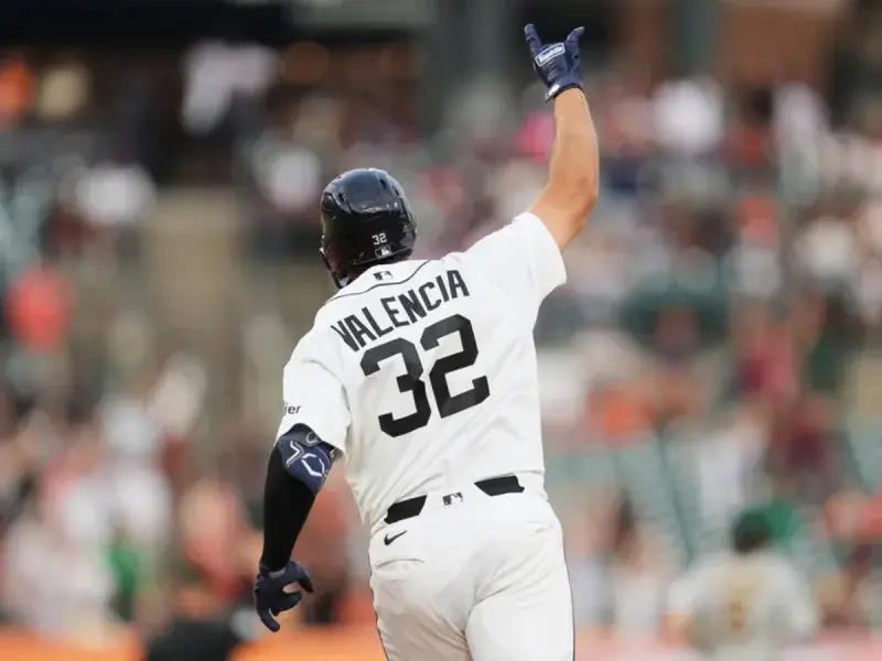 Venezolano Eduardo Valencia bate su primer jonrón en MLB