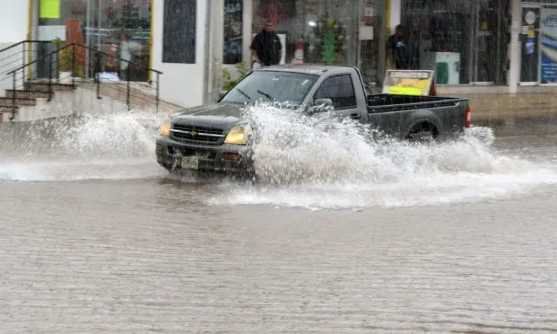 Tormenta eléctrica y lluvias fuertes afectan a Maracaibo