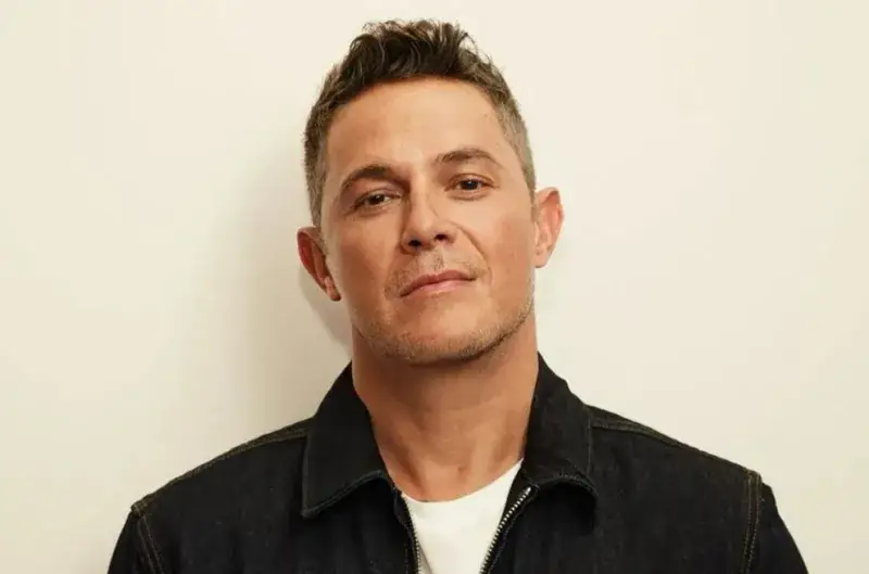 Alejandro Sanz pide mantener la ayuda a Venezuela tras una semana de los sismos