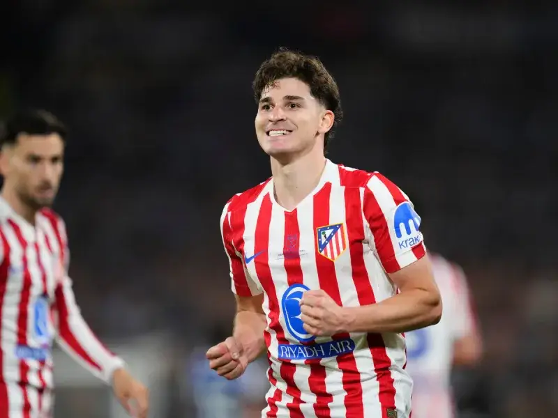 Crece la distancia entre Julián Álvarez y el Atlético en plena ventana de fichajes