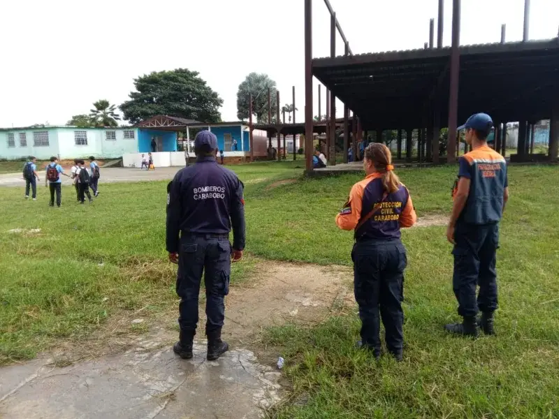 Inspección de escuelas tras terremotos en Carabobo