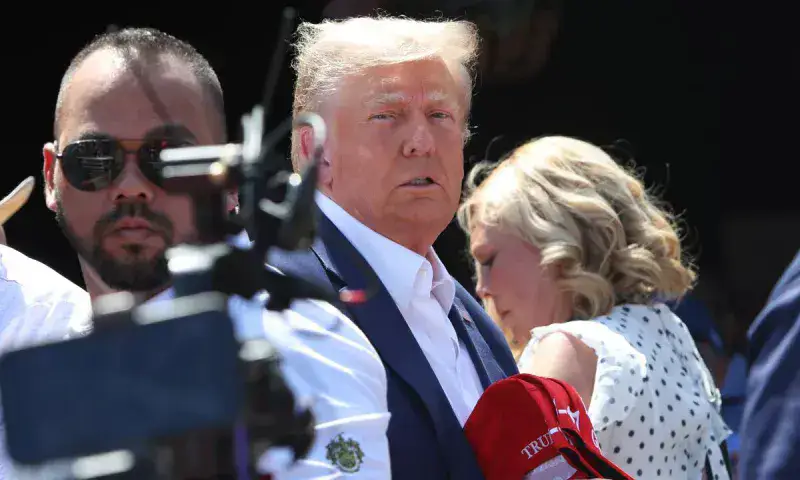 Juez determina que juicio contra Trump no empezará en octubre
