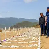 Larry Devoe inspecciona inhumaciones en La Esperanza tras sismos
