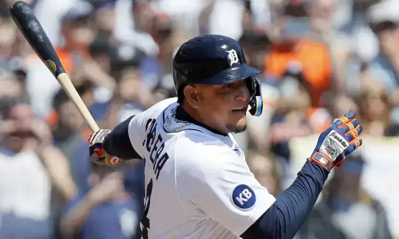 Miguel Cabrera batea 10 imparables en el primer mes de la temporada