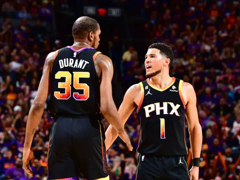 Booker brilla con 47 dianas en victoria de Suns