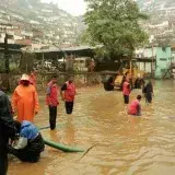 Lluvias en Caracas dejan tres muertos y colapsan los drenajes