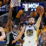 Warriors logran triunfo de último segundo ante Kings