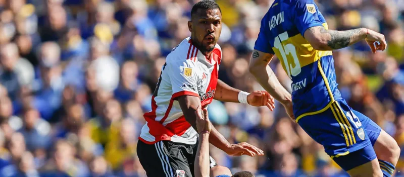 Salomón Rondón destacó con gol en el triunfo de River en el superclásico