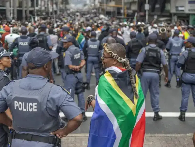 Protestas antiinmigración en Sudáfrica dejan un muerto y más de 900 arrestos