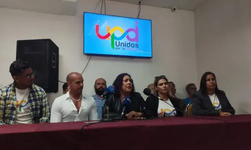 Oficializan candidatura de Tamara Adrián ante Comisión de Primaria