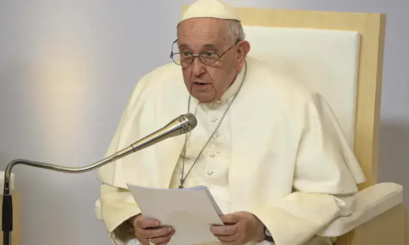 El Papa lamenta en Budapest las "puertas cerradas" a migrantes