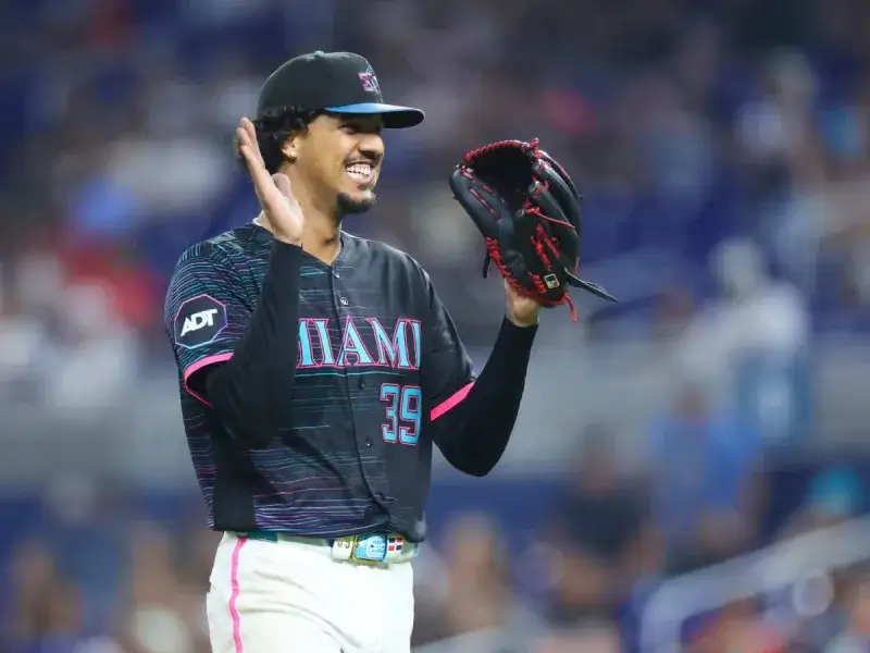 Eury Pérez sella blanqueada de un hit con los Marlins