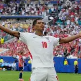 Bellingham anota doblete y lleva a Inglaterra a semifinales